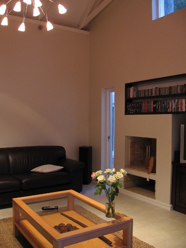 looking into lounge.jpg